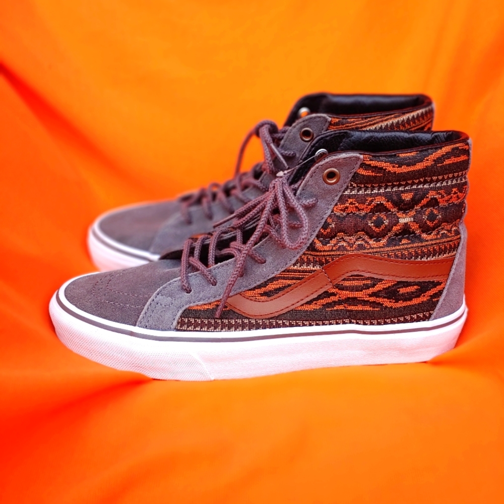 *Be A Legend* Vans Sk8-Hi Boho High Tops Grey Suede Brown Detail 8.5 NWT - Picture 2 of 7